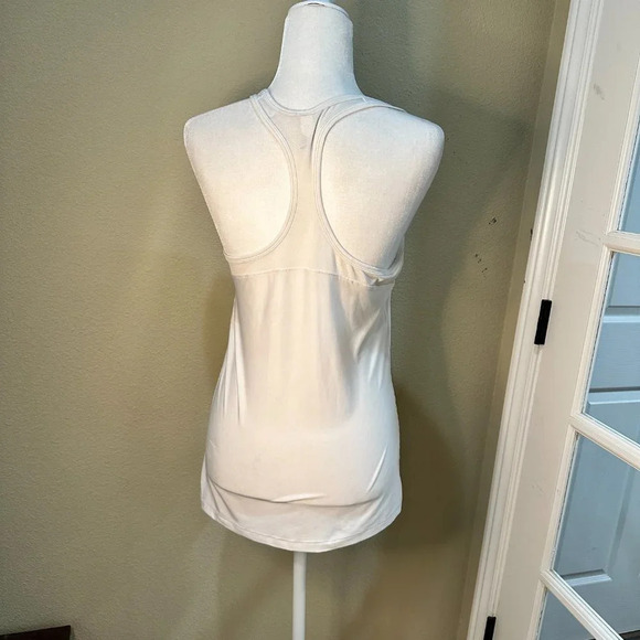 UNDER ARMOUR Heat Gear Racer Back Workout Tank Top - size Medium - Picture 8 of 10